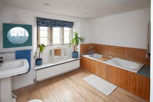 Ensuite- click for photo gallery